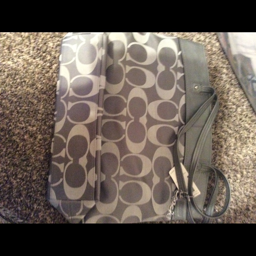 NWT COACH LAURA TOTE GRAY
